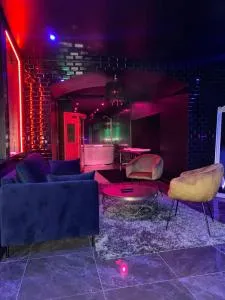 La Suite Marylin, Loft de 90m2 avec Sauna et Jacuzzi - Marsat