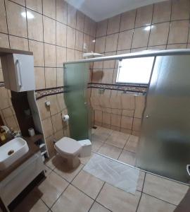 Casa linda com piscina a menos de dois minutos dos maiores Centros Turisticos de Aparecida