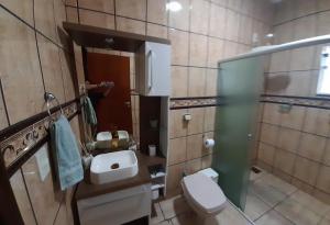 Casa linda com piscina a menos de dois minutos dos maiores Centros Turisticos de Aparecida