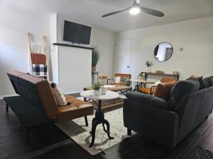 Rustic & Renovated 3 Bed - 8 Min Walk to Bridge St