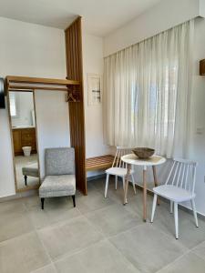 Irini Seaside Luxury Apartments