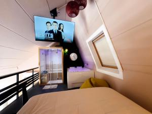 Capsule Lotus-Balneo-Sauna-Billard-Nintendo