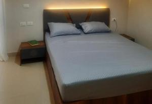 Whispering Waters Two Bedroom with a Garden Azha