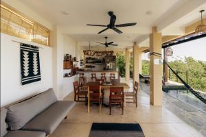 Casa la Vista: New, luxury villa with infinity pool & ocean views