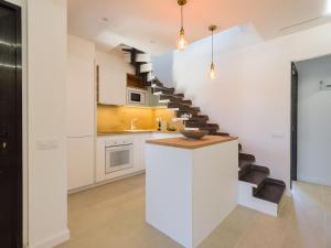 Giraud I - Luxurious secluded villa next to the sea