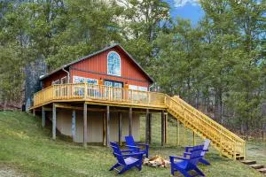 Loft Cabin w, Fire Pit, Huge Deck & WiFi! - Mount Trimble
