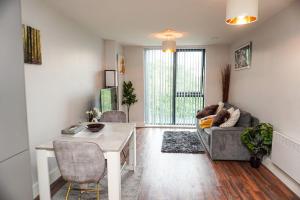 Stylish 2BR Kelham Island Apartment - Self Check-In - Fast WiFi - Smart TV