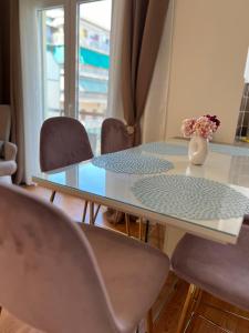 Acropolis Sidewalk view