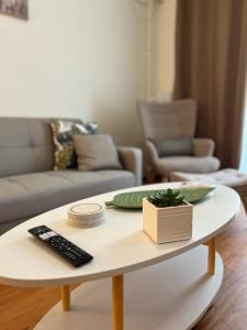 Acropolis Sidewalk view