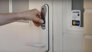 Apartment near community train to Stockholm