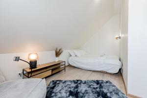 Joenrannalla, historiaa ja modernia mukavuutta