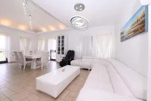 אריאל בעתיקה - Temple Area