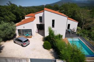 Villas Villa contemporaine, jardin mediterraneen et piscine privee : photos des chambres