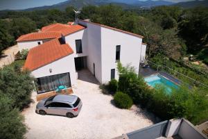 Villas Villa contemporaine, jardin mediterraneen et piscine privee : photos des chambres