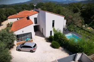 Villa avec piscine - Oms
