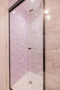 Flat particular com cozinha completa! Serviços de Hotel.