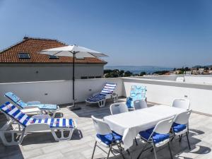 Apartment with terrace and free parking - Beach nearby