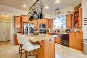 Hot Tub, Pavilion! Family Home Near UO and Autzen