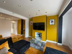 5 Bed Haven - Off Street Parking - Pool Table - 锡德卡普