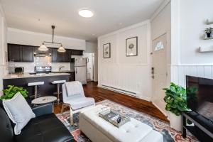 Parkside Haven - Charming 1BR Corner Property