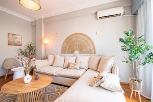 Plaka Historical Center Retreat