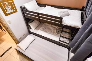 Starwars Vibe 2BR Apt in Makati with Electronic Dart