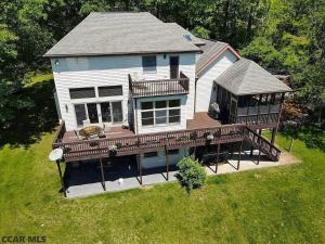 Secluded 4 bedroom with hot tub minutes from campus