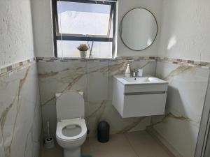 Peaceful gateaway - 2 bed apartment in Sunninghill with back-up power