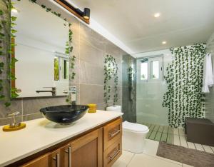 Beachfront 3BD Luxury Villa with full hotel access