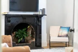 The White House Molong - Yeoval