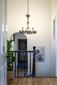 The White House Molong