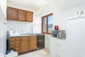 Apartments with parking space Supetar, Brac - 5670