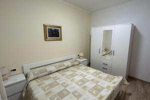 Family friendly apartments with a swimming pool Pula - 22040