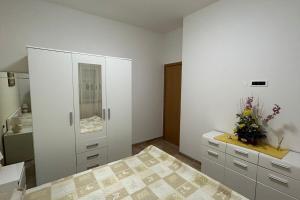 Family friendly apartments with a swimming pool Pula - 22040