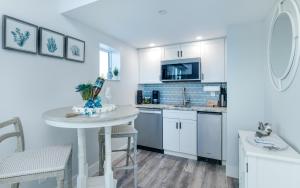 Manatee Suite 1 Funky Fish House at Cape Harbour