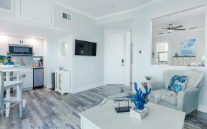 Manatee Suite 1 Funky Fish House at Cape Harbour