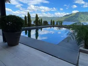 AM009 Beautiful Cozy Lake Home - Palín