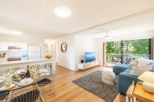 Shoreline, 9 1 Intrepid Cl - 200m to Shoal Bay beach and wifi