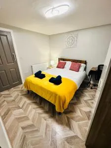 Comfy Studio Flat and Workspace near Ashton-U-Lyne Station - 斯塔利桥