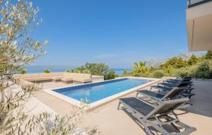 5 Bedroom Cozy Home In Brela