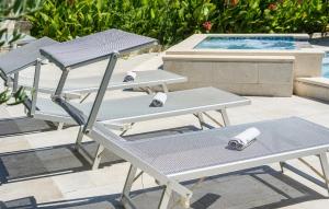 Cozy Home In Kastel Luksic With Kitchen