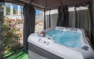 2 Bedroom Awesome Home In Vizinada 