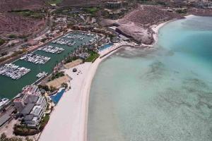 Beachfront Villa Private Pool at Puerta Cortes