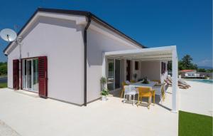 Awesome Home In Mali Vareski 