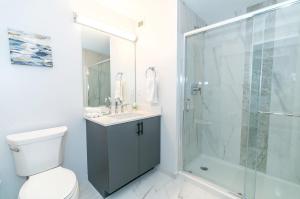 Apt Close to Downtown with Gym