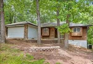 Huntley House-Front Door to Huntley Gravity Zone - بيلا فيستا