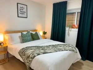 The Sunset Haven- Cozy 2BR Basement Suite near White rock - بلين