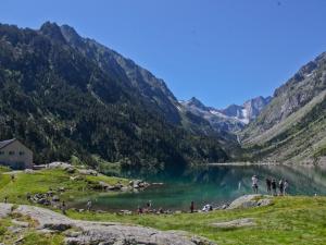 T2 avec vue sur village et montagnes à Cauterets - FR-1-401-300