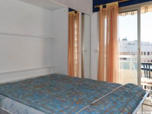 Le Lavandou, studio cabine - 4 pers, plage à 10m, clim, parking, tennis - FR-1-803-64