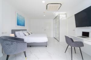 1 Bedroom Brandnew Apartment in Patong Tower t